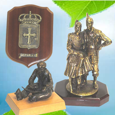 Escudo Asturias, cabruñador y pareja asturianos