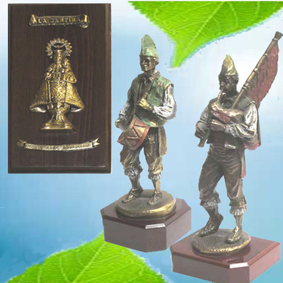 Virgen de Covadonga, tamborilero y gaitero