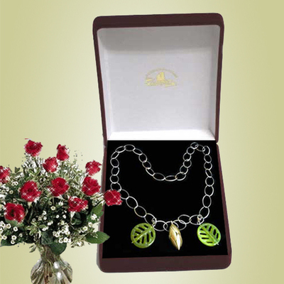 Collar prenhita y plata