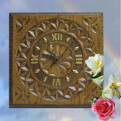 Reloj cataño tallado con flor galana cuadrado