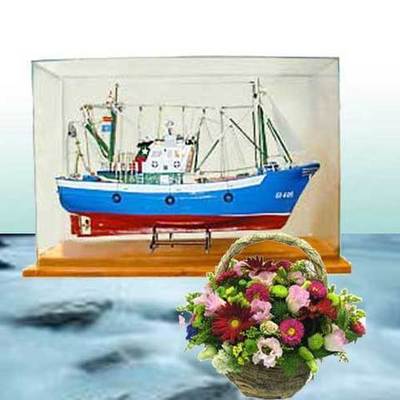 Barco maqueta con luz y vitrina 