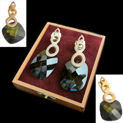 Pendientes plata bañada en oro con piedra natural color verde Pendientes plata bañada en oro con piedra natural color verde