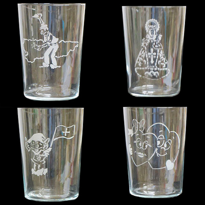 Vasos con motivos asturianos