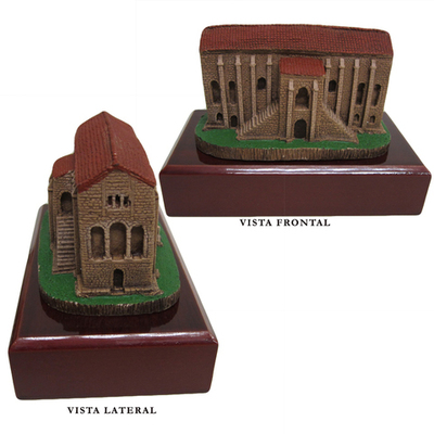 Santa María del Naranco pequeña con peana