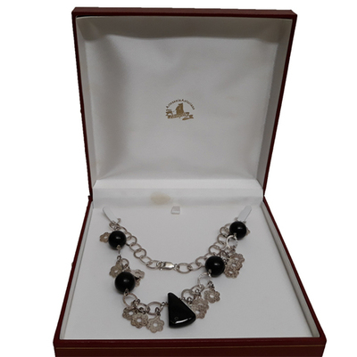 Caja presentación gargantillas o collares.