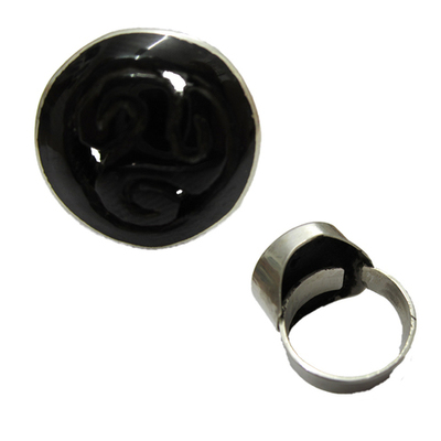 Anillo plata/azabache motivo trisquel ajustable