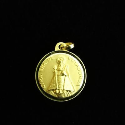 Medalla redonda Virgen Covadonga texto