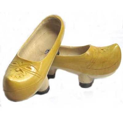  Madreñas barnizadas natural con tacos ( 34 - 38 ) 