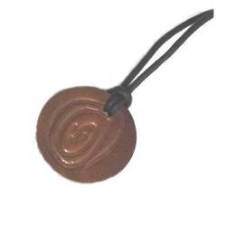 Colgantes piel motivos celtas - espiral